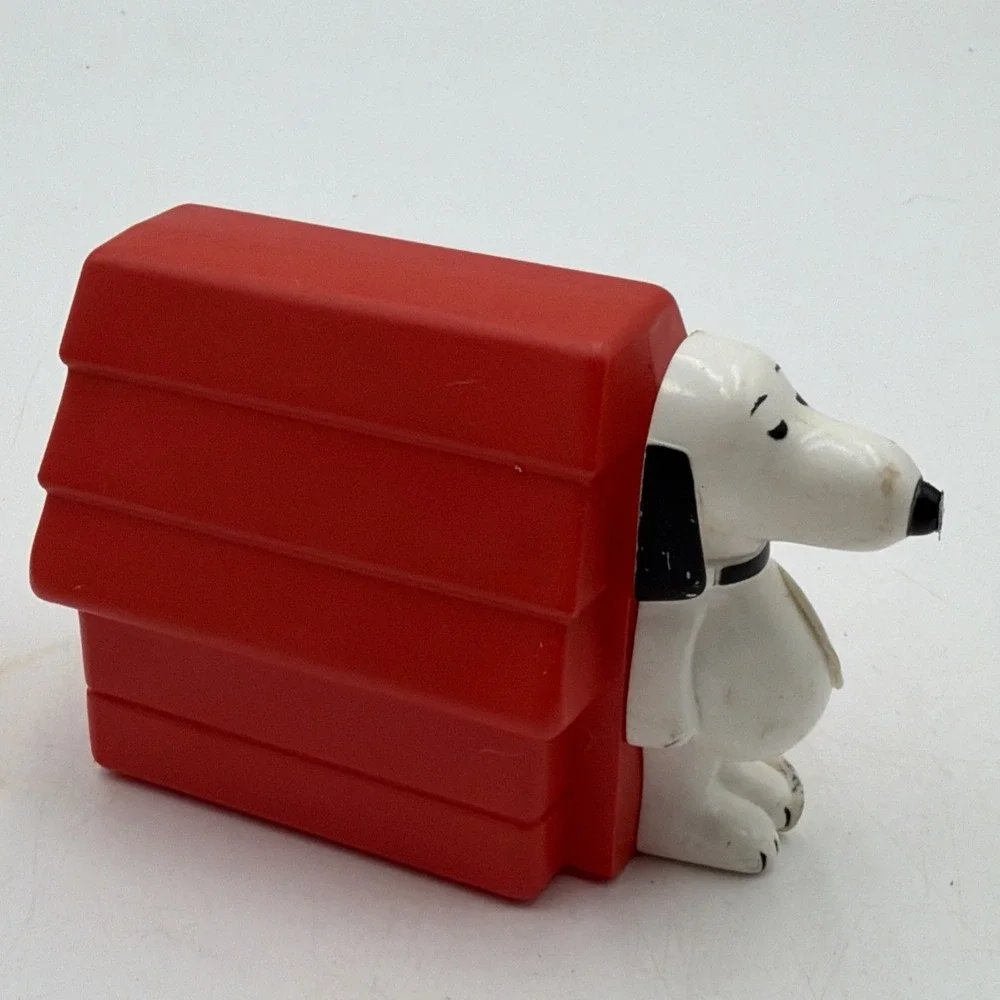 Vintage AVON  SNOOPY & DOGHOUSE New w Box No Shampoo 1969